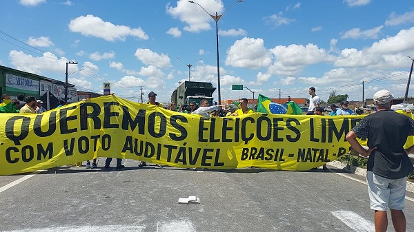 Manifestantes reivindicam novas eleições