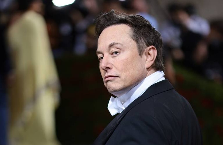 Elon Musk anuncia que agora é o único diretor do Twitter