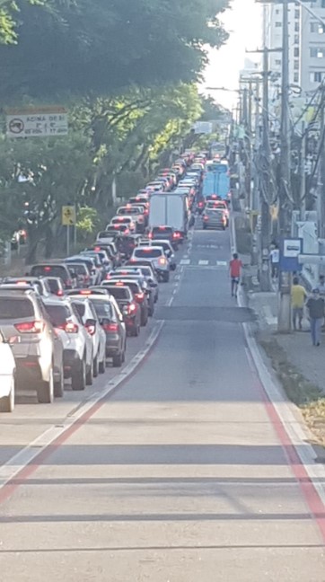Manifestação congestiona trânsito na Hermes da Fonseca
