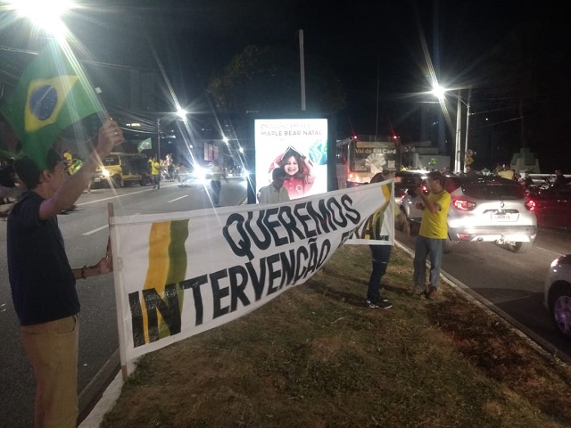 Manifestação a favor de Bolsonaro chega ao fim no Tirol na manhã de quarta-feira (2)