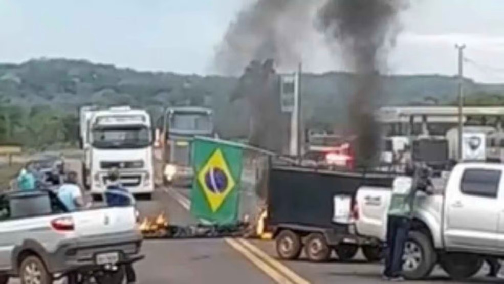 167 rodovias federais permanecem bloqueadas por caminhoneiros  no Brasil