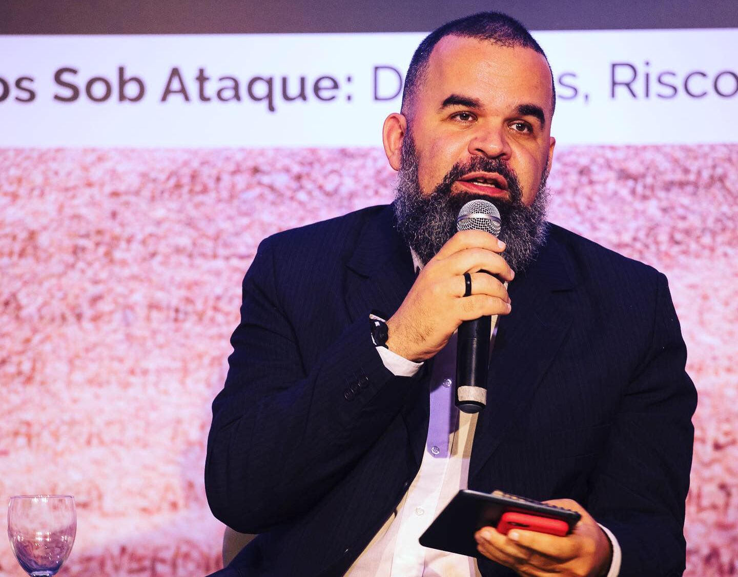Professor acusado de assédio é eleito coordenador do curso de Jornalismo com apenas 12 votos na UFRN