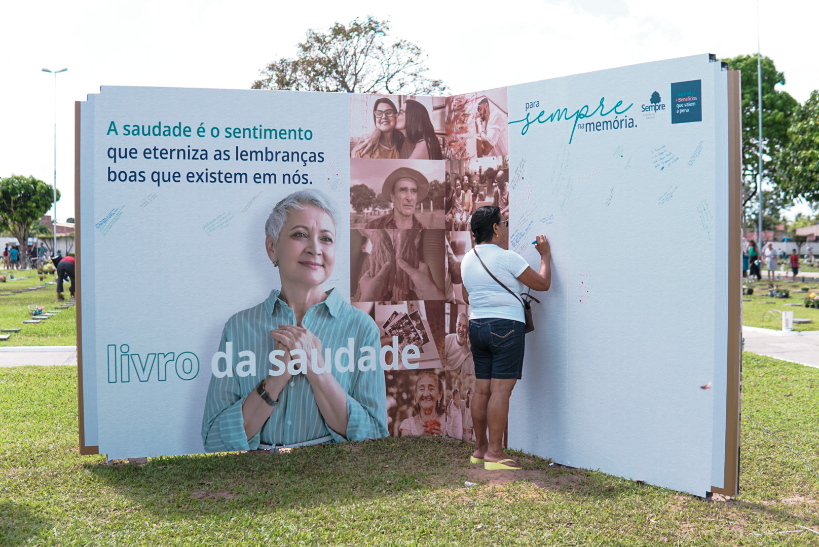 Saudade e orações: Dia de Finados reúne milhares de pessoas no maior cemitério de Natal