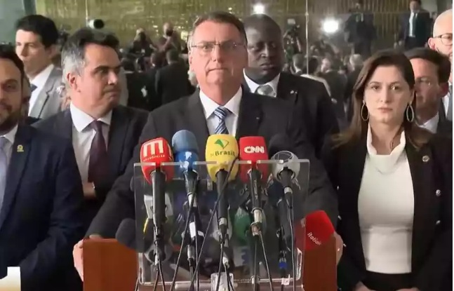 Bolsonaro perdeu eleição em todas as 100 cidades que mais recebem Auxílio Brasil