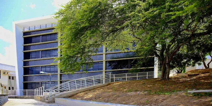 Alunos de Comunicação organizam ato e pedem impugnação de eleição de professor acusado de assédio na UFRN