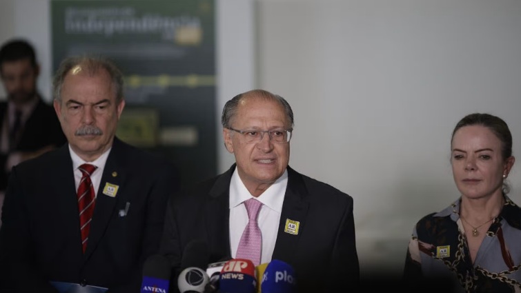 "Ele reiterou o compromisso em colaborar com a transição", diz Alckmin sobre conversa com Bolsonaro