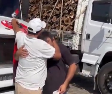 VÍDEO: Petista se recusa a receber carreta de amigo que votou em Bolsonaro depois de aposta nas eleições