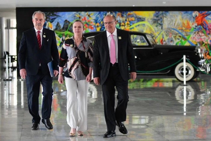 Equipe de transição de Lula terá até 50 cargos com salários de até R$ 17 mil
