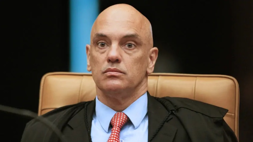 Moraes determina que PRF informe efetivo policial mobilizado para desbloqueio de vias e nas eleições