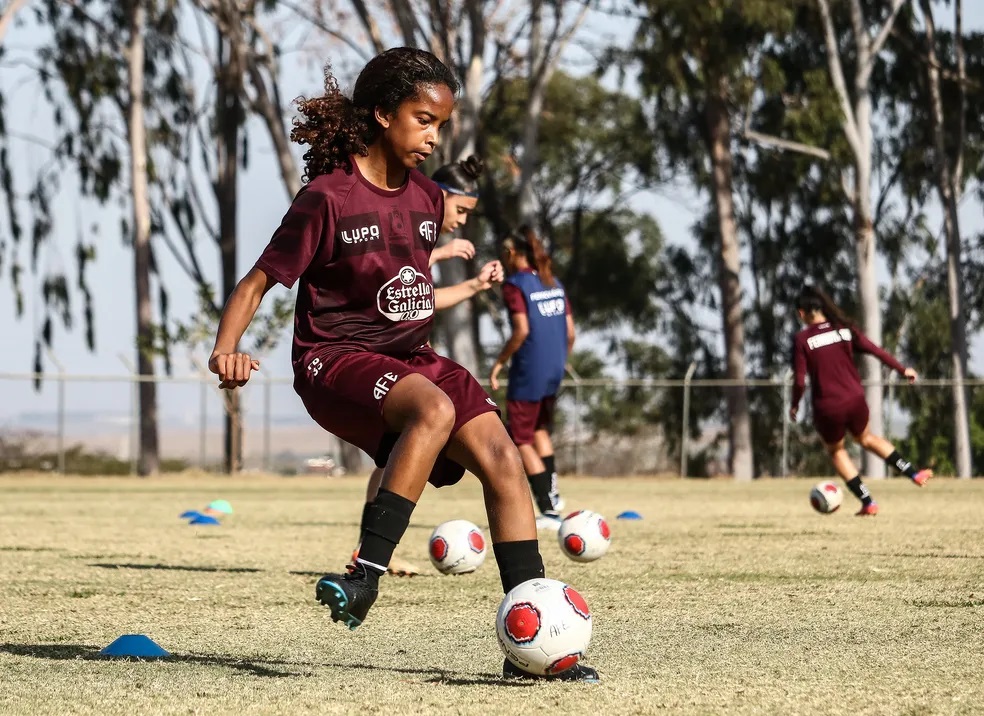 Atleta do sub-17 da Ferroviária morre após sentir mal súbito durante treino