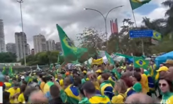 Manifestantes contra Lula convocam greve geral e pedem adesão de empresários