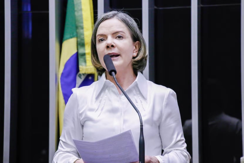 Gleisi confirma convite ao MDB para integrar transição do governo Lula