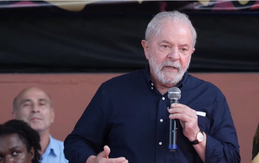 Lula chega a Brasília para os primeiros compromissos como presidente eleito