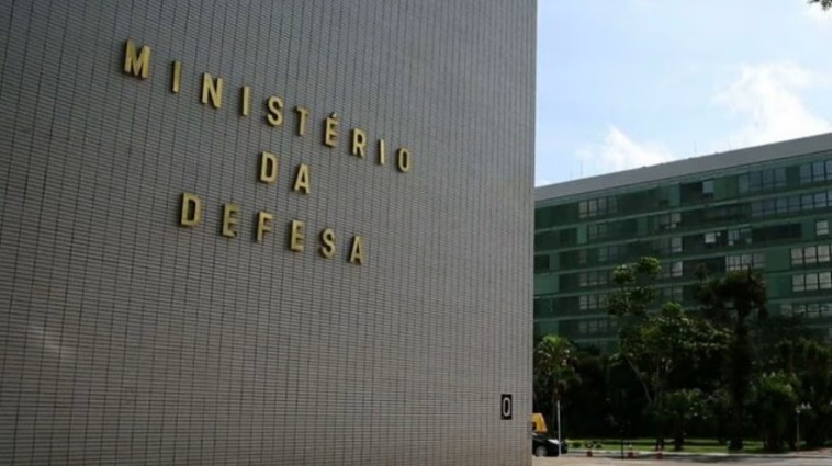 Defesa lista limitações impostas pelo TSE para análise das urnas