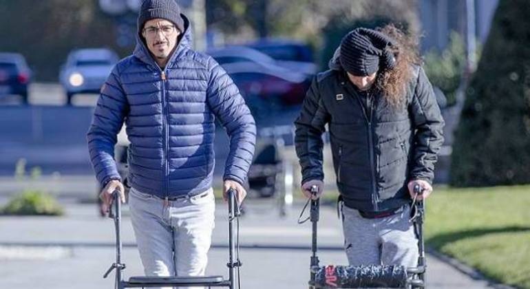 Cientistas revertem paralisia, e nove pacientes conseguem caminhar novamente