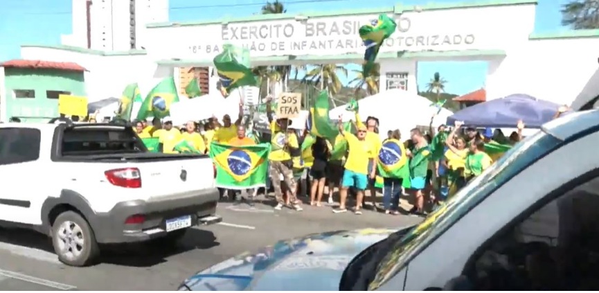Governo do RN diz que aguarda demanda da Prefeitura para atuação da PM em desobstrução de avenida em Natal