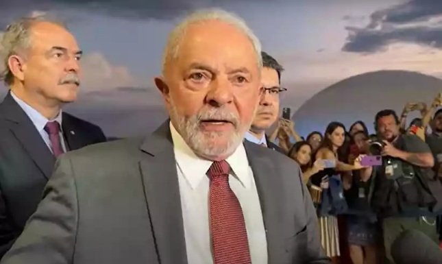 Por PEC da Transição, Lula recua e deve manter orçamento secreto para ter apoio do Congresso