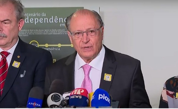 Alckmin nega notícia da Folha sobre ser vice de Bolsonaro