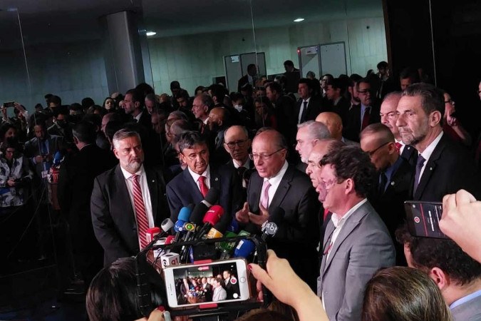 Governo de transição estuda tirar Bolsa Família do teto por 4 anos
