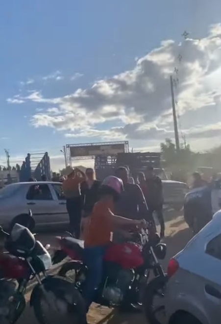 VÍDEO: Homem é assassinado na saída de festa no parque de vaquejada de Caicó