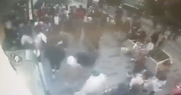Vídeo mostra momento exato de explosão que deixou 6 mortos e mais de 80 feridos na Turquia