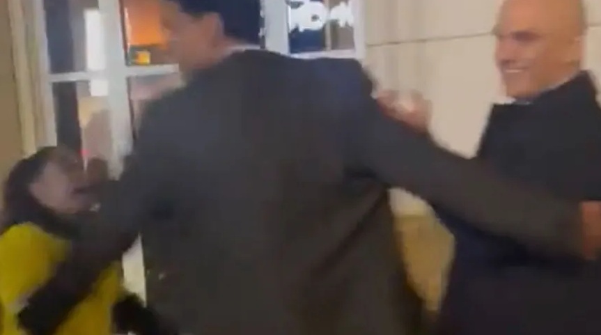 VÍDEOS: Manifestantes hostilizam ministros do STF em hotel em Nova York