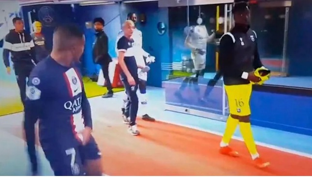 VÍDEO: Após vitória do PSG, Mbappé faz gesto obsceno para adversário