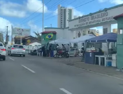 VÍDEO: Após 15 dias de manifestações, veja como está a frente do batalhão do Exército em Natal