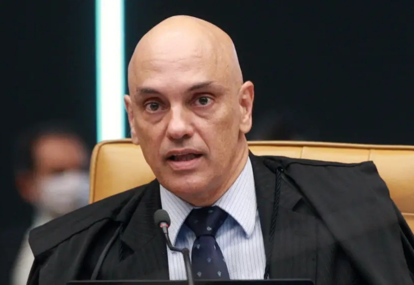"Extremistas terão a aplicação da lei", diz Alexandre de Moraes após ser alvo de ofensas de manifestantes