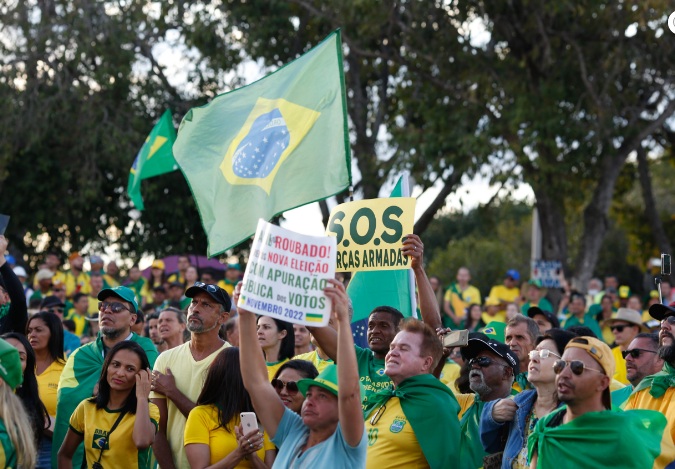 Manifestantes protestam contra a volta do PT e ministros do STF em ao menos 12 Estados