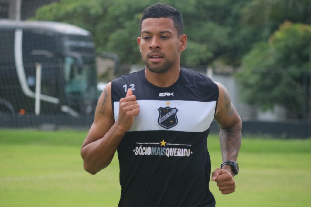 Sem contrato com o ABC, Wallyson é procurado por clubes da Série C