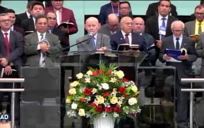 VÍDEO: Pastor do RN manda fiéis petistas procurarem 'igreja petista'