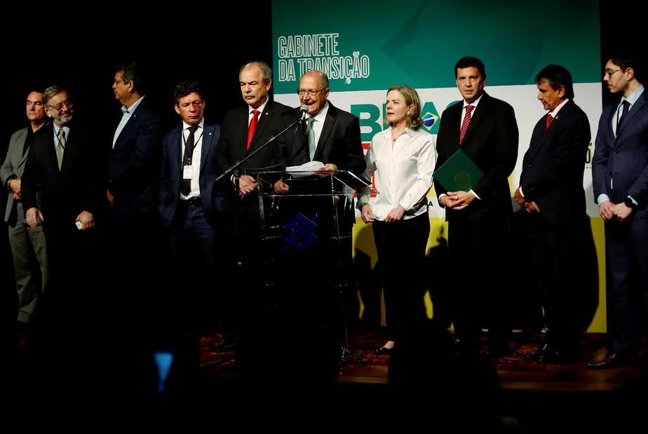 Equipe de transição de Lula tem 283 pessoas e é 1000% maior que a de Bolsonaro