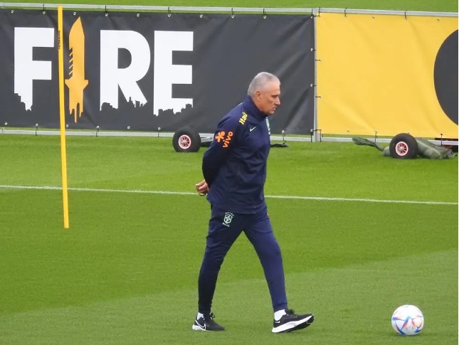 A uma semana da estreia, Tite deve definir hoje time titular da Copa