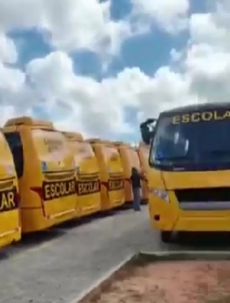 VÍDEO: Governo Fátima cobre marca do Governo Federal em ônibus distribuídos no RN