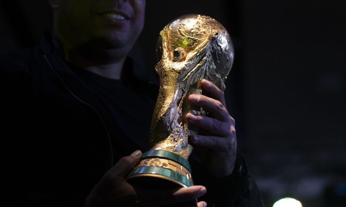 Único país a disputar todas as Copas, Brasil busca hexa no Catar