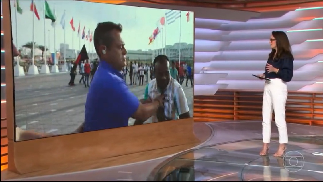 VÍDEO: Repórter da Globo se desculpa por empurrão ao vivo em torcedor