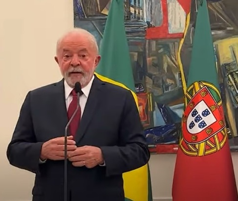 Lula diz que viagem de jatinho foi apenas "convite de um amigo"