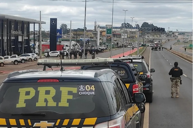 Rodovias federais têm 29 interdições e bloqueios neste sábado, diz PRF