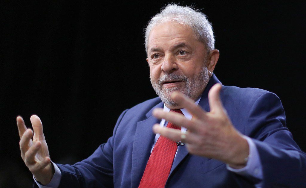 Lula tem alta após internação para retirada de lesão na laringe no domingo (20)