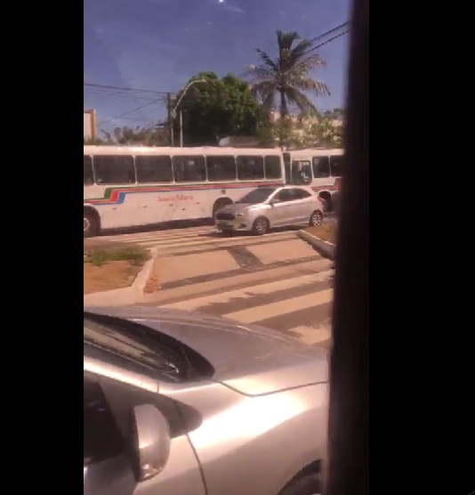 VÍDEO: Três ônibus colidem na Avenida Prudente de Morais