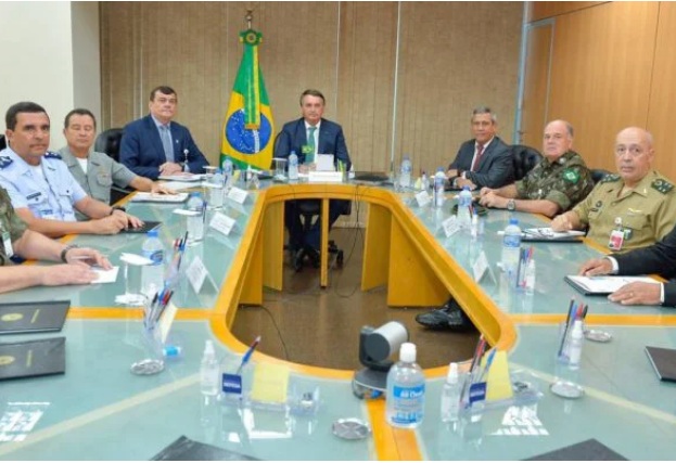 Bolsonaro se reúne com Forças Armadas após Moraes rejeitar ação do PL
