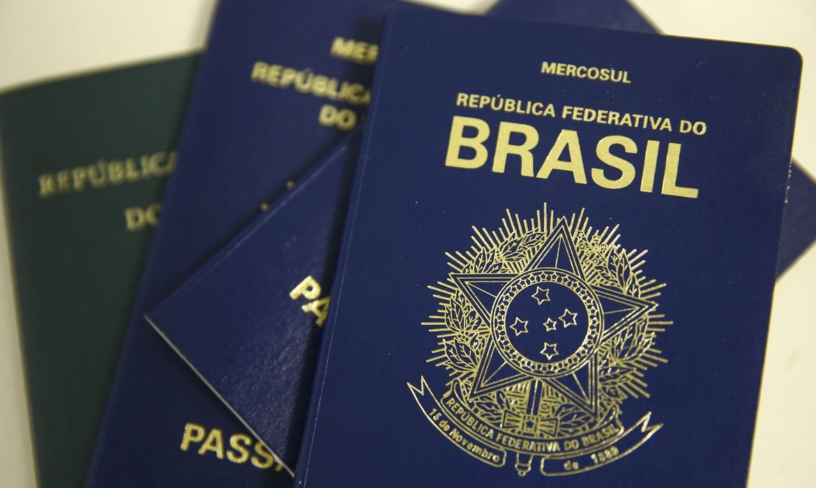 Governo anuncia recursos para retomar emissão de passaportes e operação Carro Pipa