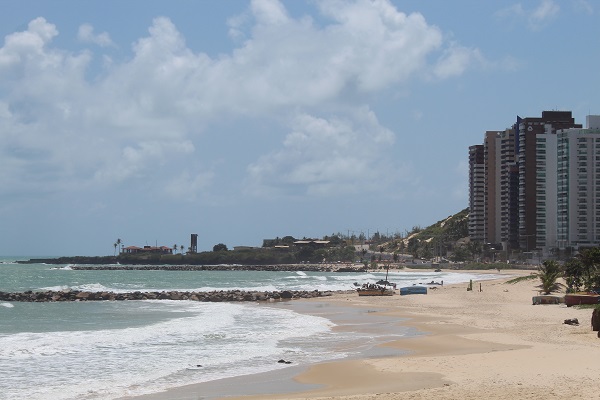 Boletim aponta dois trechos impróprios para banho nas praias do RN