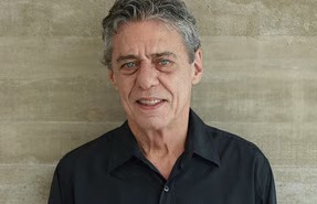 Juíza questiona Chico Buarque em decisão favorável a Eduardo Bolsonaro