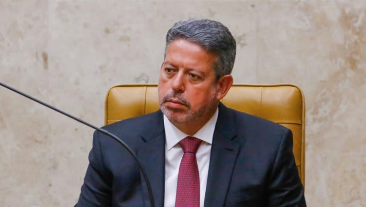 PT deve decidir até quarta se apoia reeleição de Lira para Presidência da Câmara