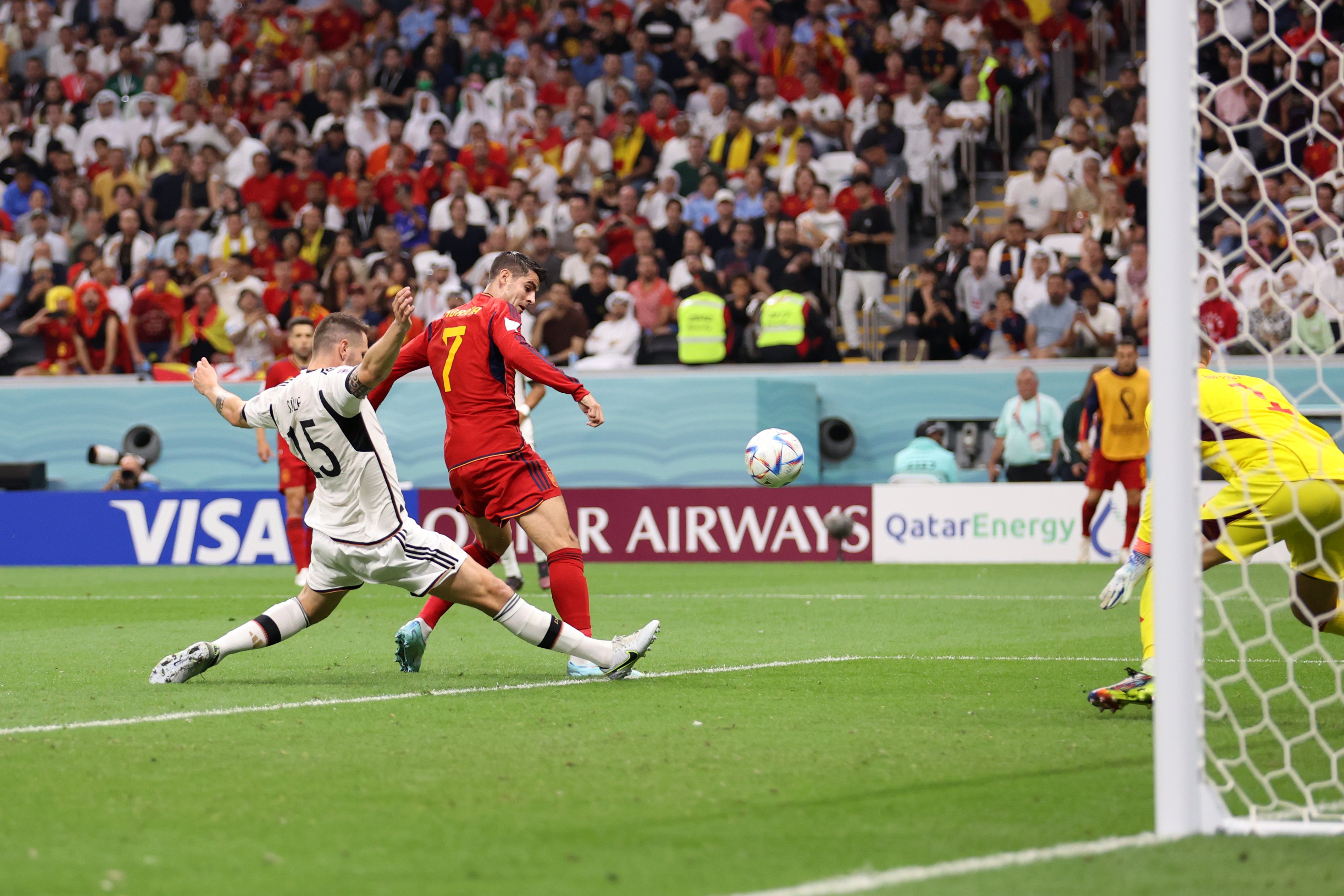 Em jogo eletrizante, Espanha e Alemanha empatam e adiam definição sobre classificados; veja os gols