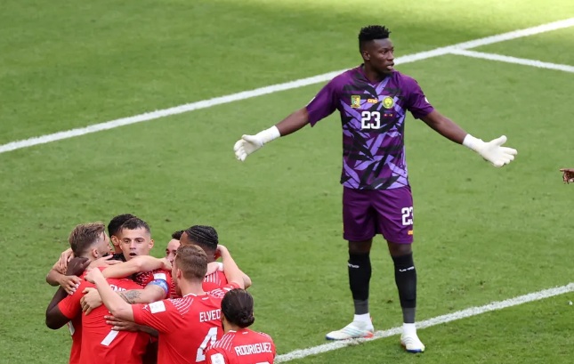 Goleiro titular de Camarões é expulso da delegação horas antes de jogo contra a Sérvia