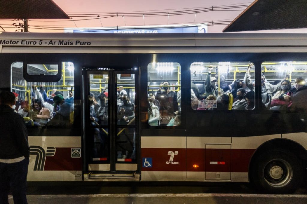 Tarifa zero nos ônibus avança no país e é debatida por equipe de Lula