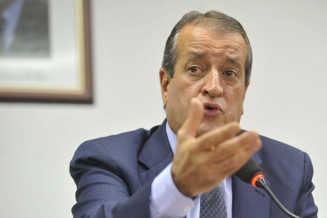 Valdemar Costa Neto vai a Bolsonaro pedir que presidente fale com apoiadores